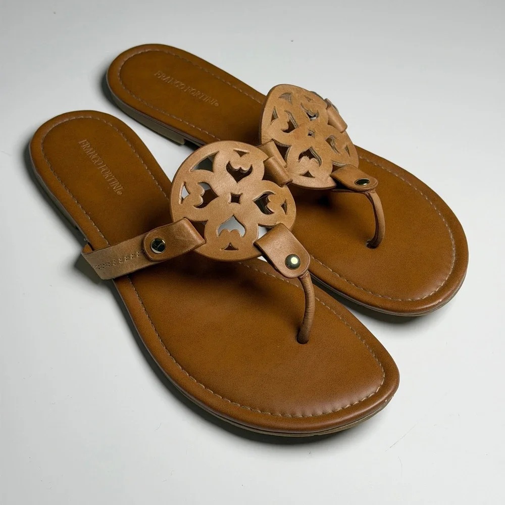 Franco Fortini Womens Tan Medallion Thong Flat Sandals Gold Stud Size 11 Summer
